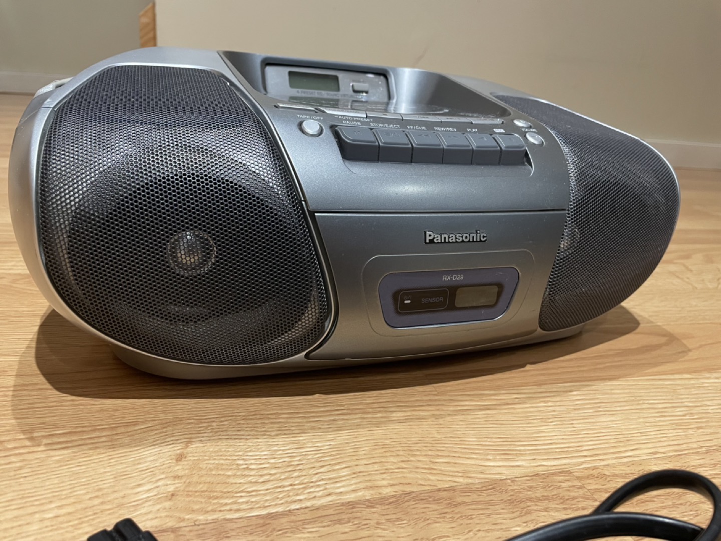 🏀Panasonic RX-D29 CD/Radio/Cassette Boombox image indicator(2)