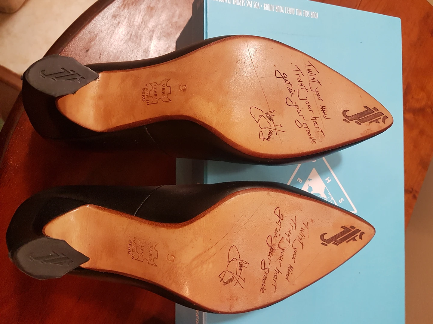 Fluevog twist Boogaloo Classic pump size 9 image indicator(4)