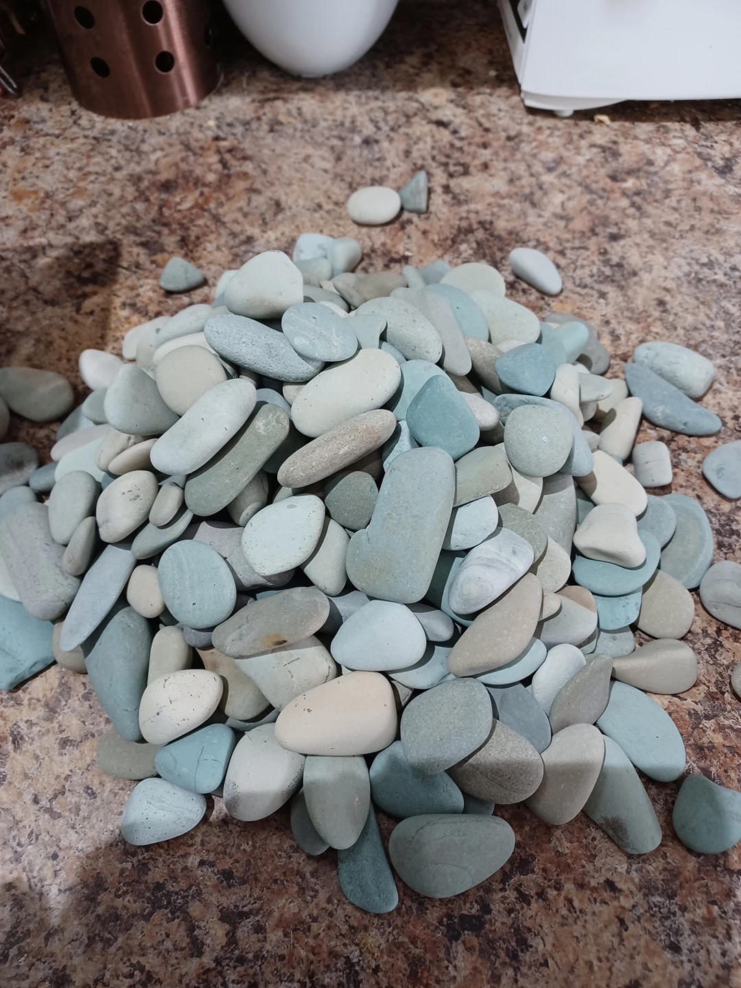 Glass Vase With Decorative Stones image indicator(5)