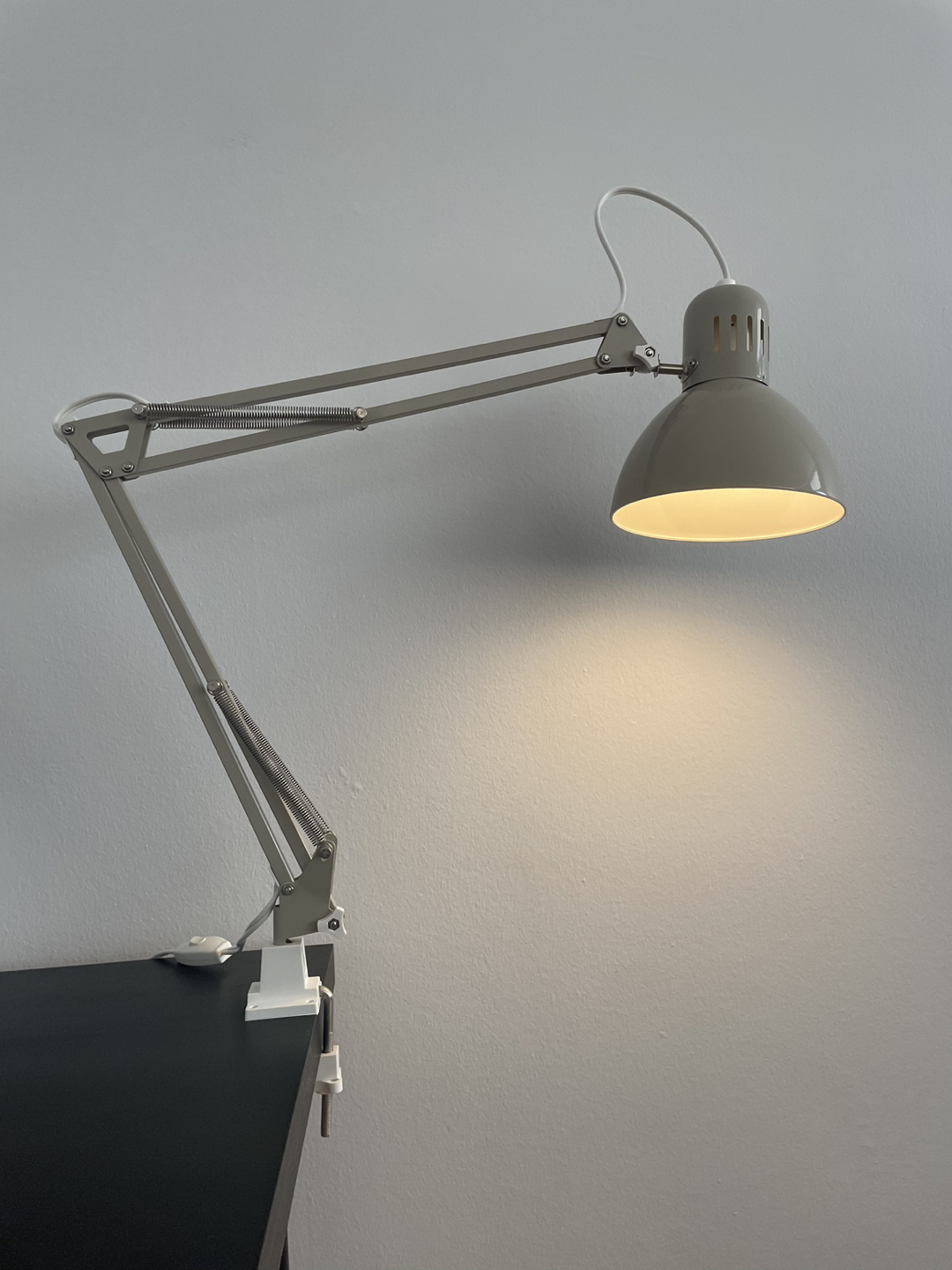 TERTIAL Work lamp, beige plus Smart bulb