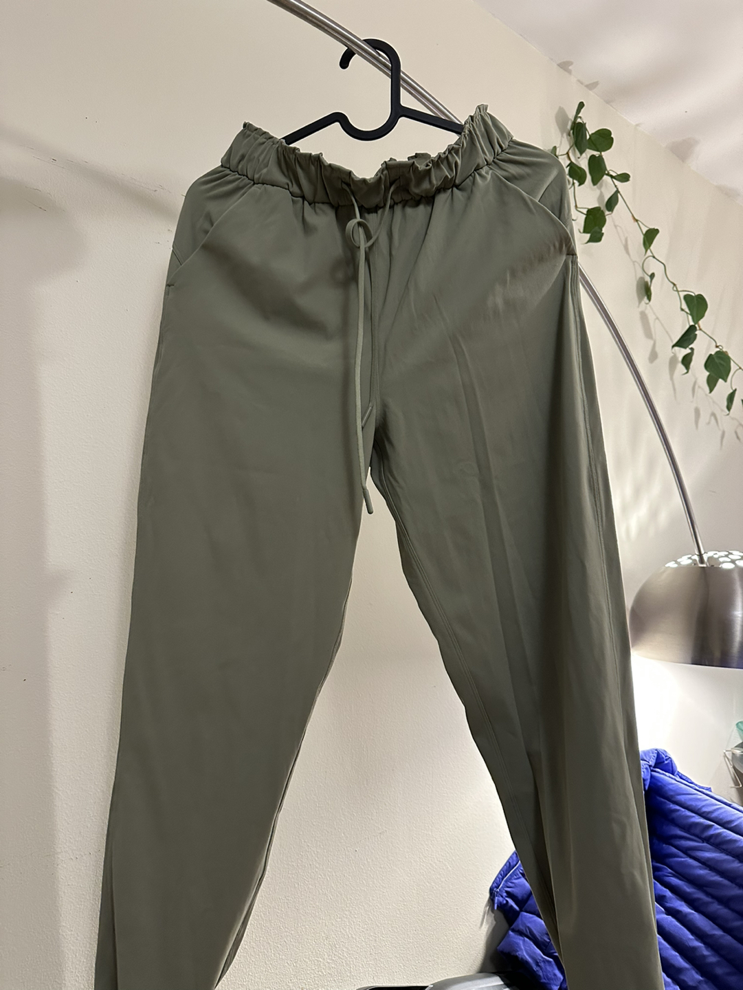 like new Lululemon stretch high rise jogger pants