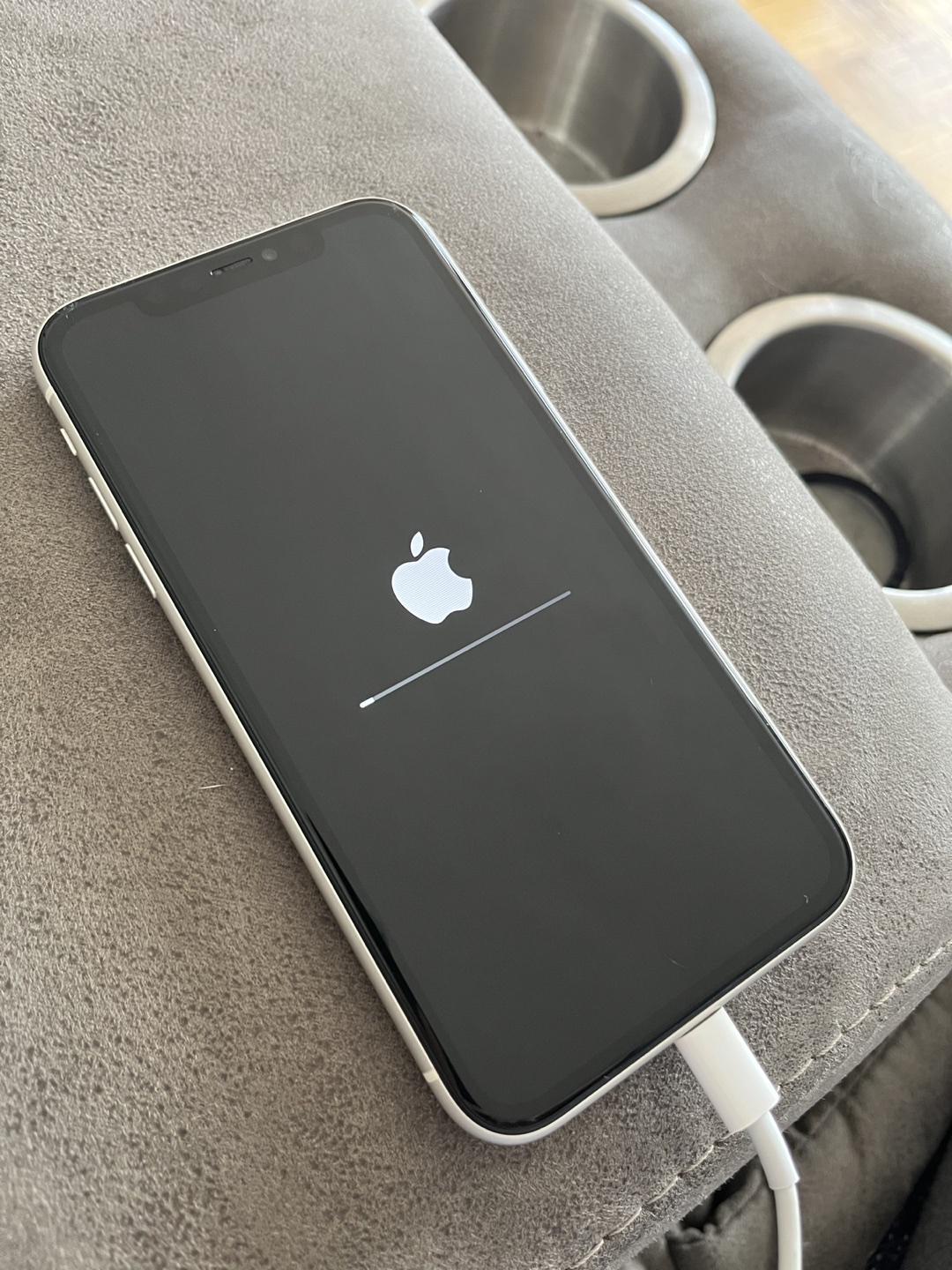 iPhone 11 - photo 3
