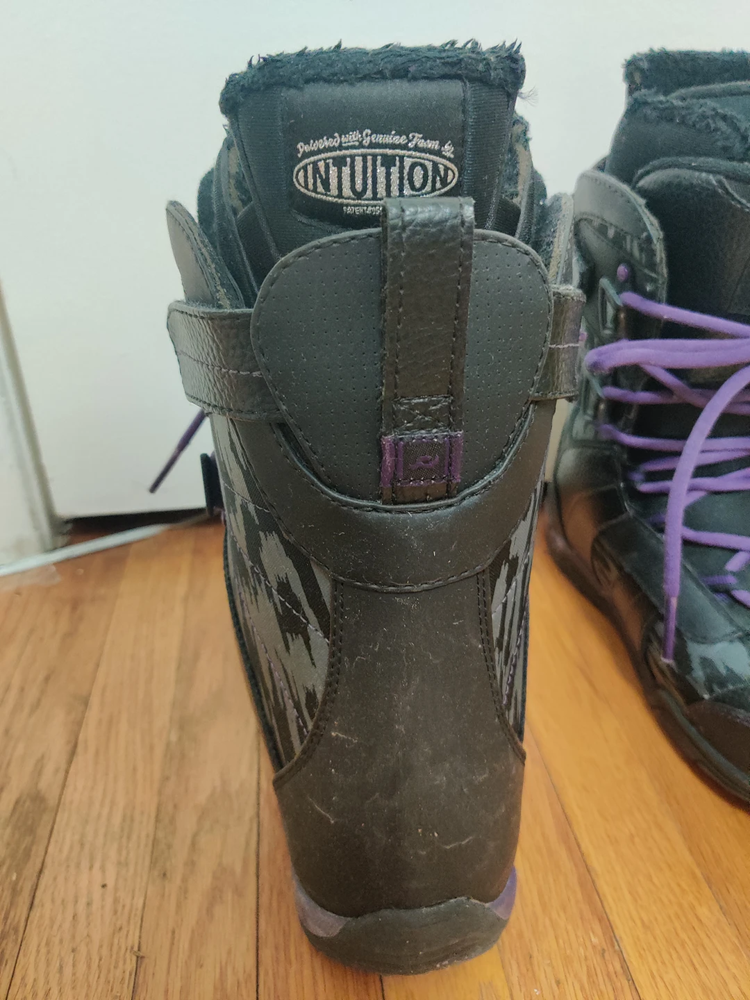 Women's snowboard boots size 7 image indicator(3)