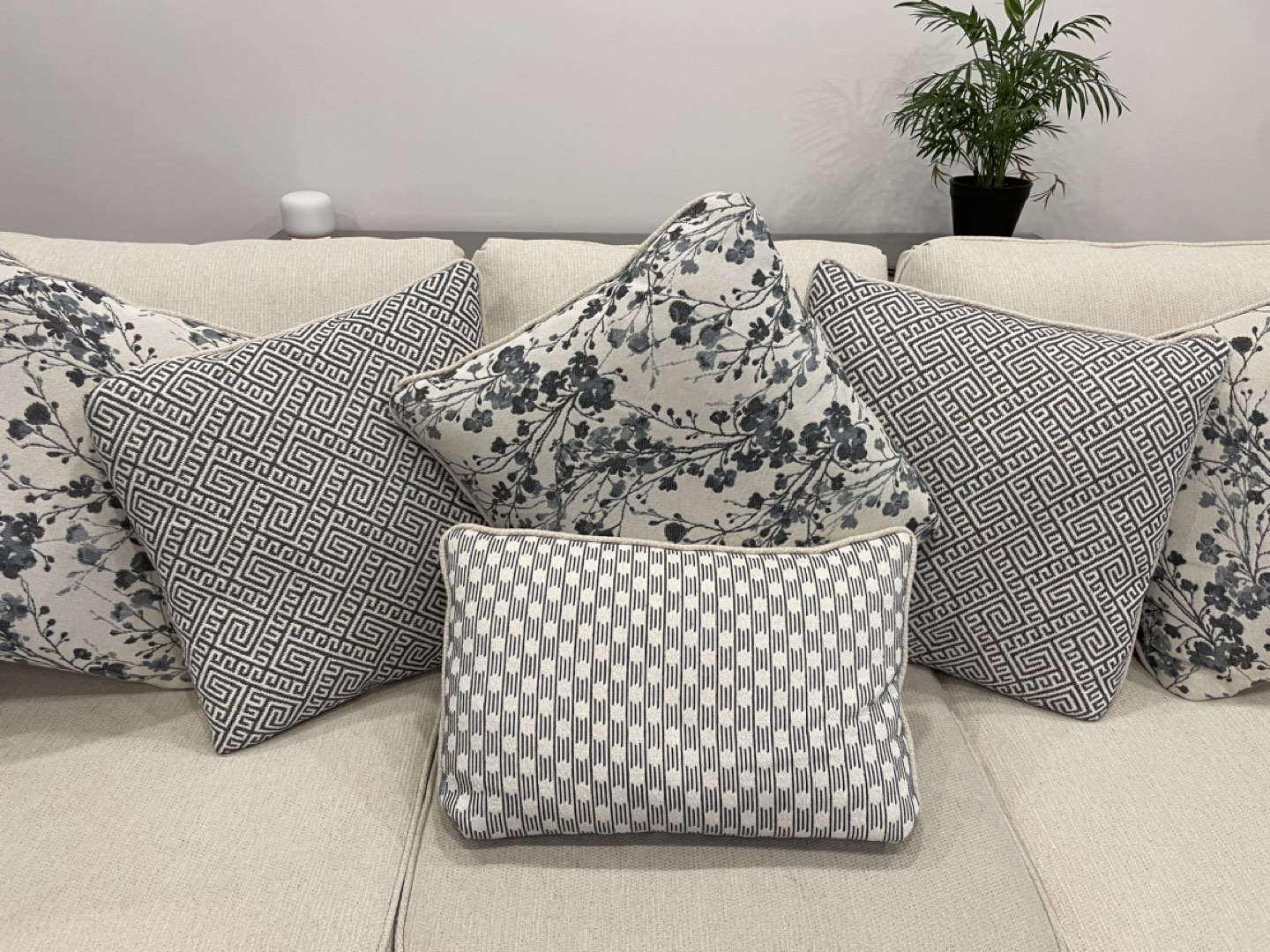 Ashley throw pillows / cushions 🏀 image indicator(3)