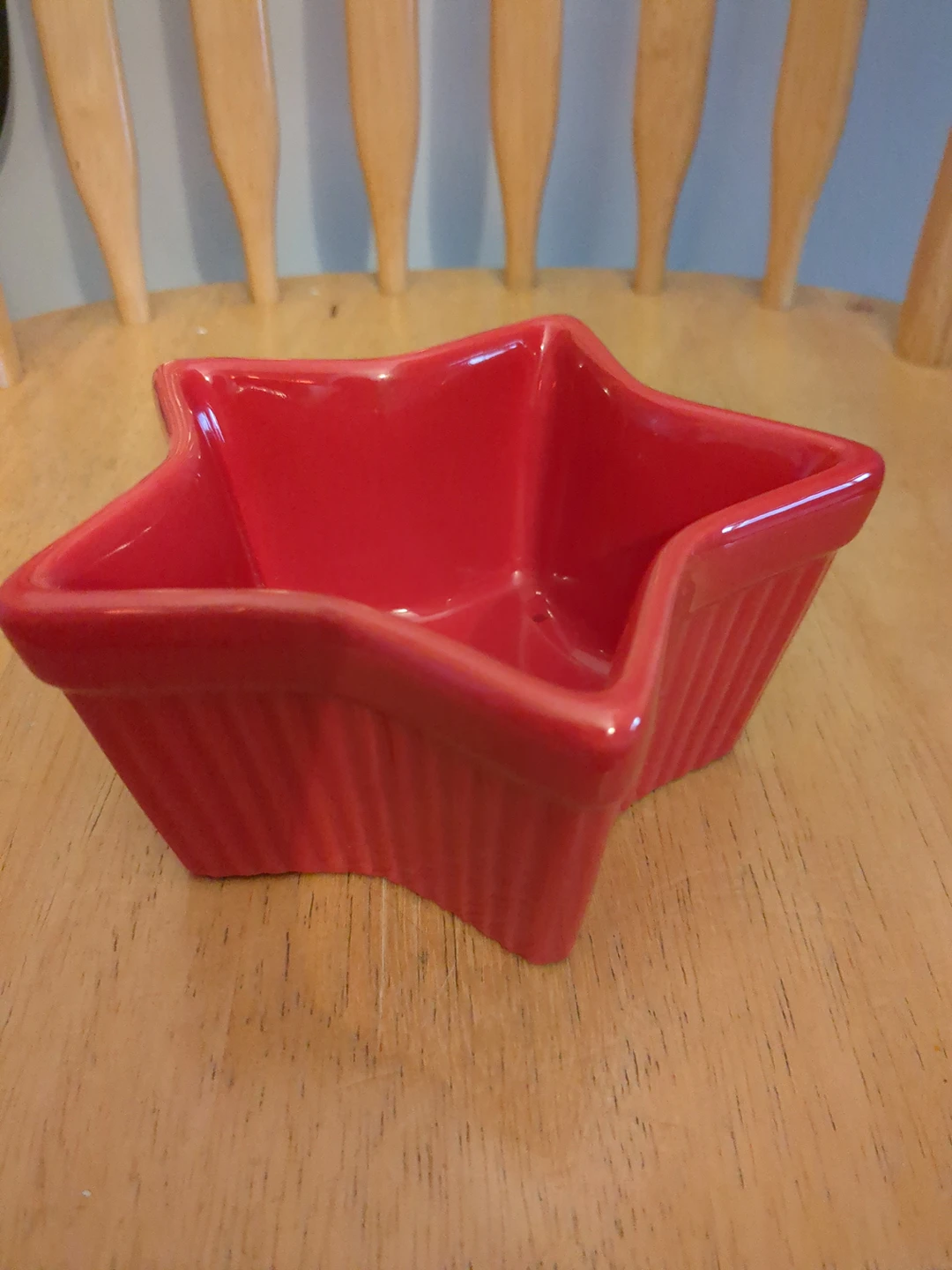 Red star-shaped bowl