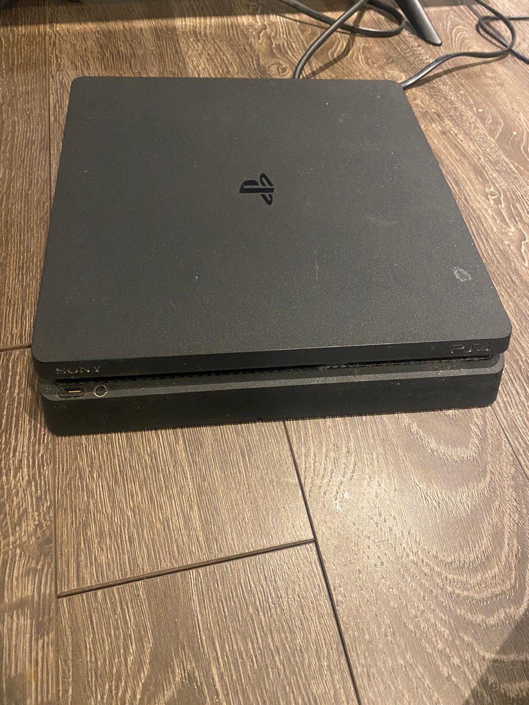 Ps4 slim with 2 controllers