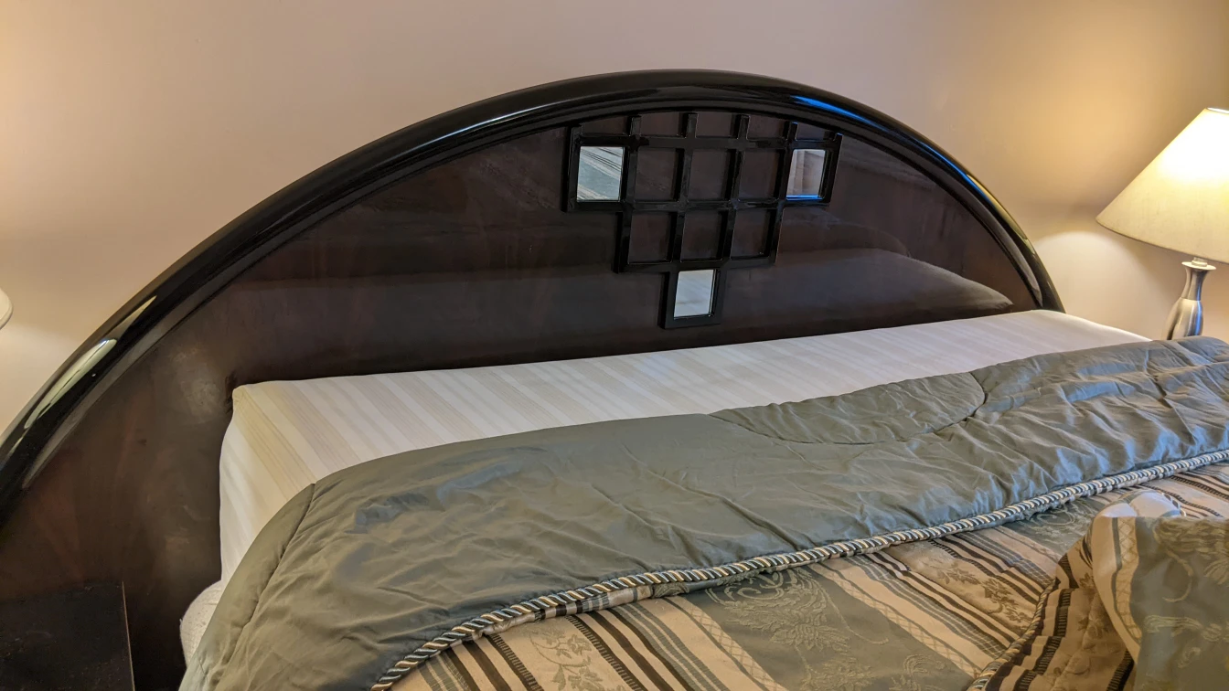 Floating Bedframe with night tables. - photo 4