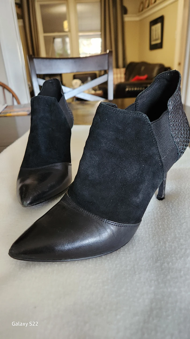 ENZO AnGIOLINI Black Lether Ankle Booties Women's Size 7M