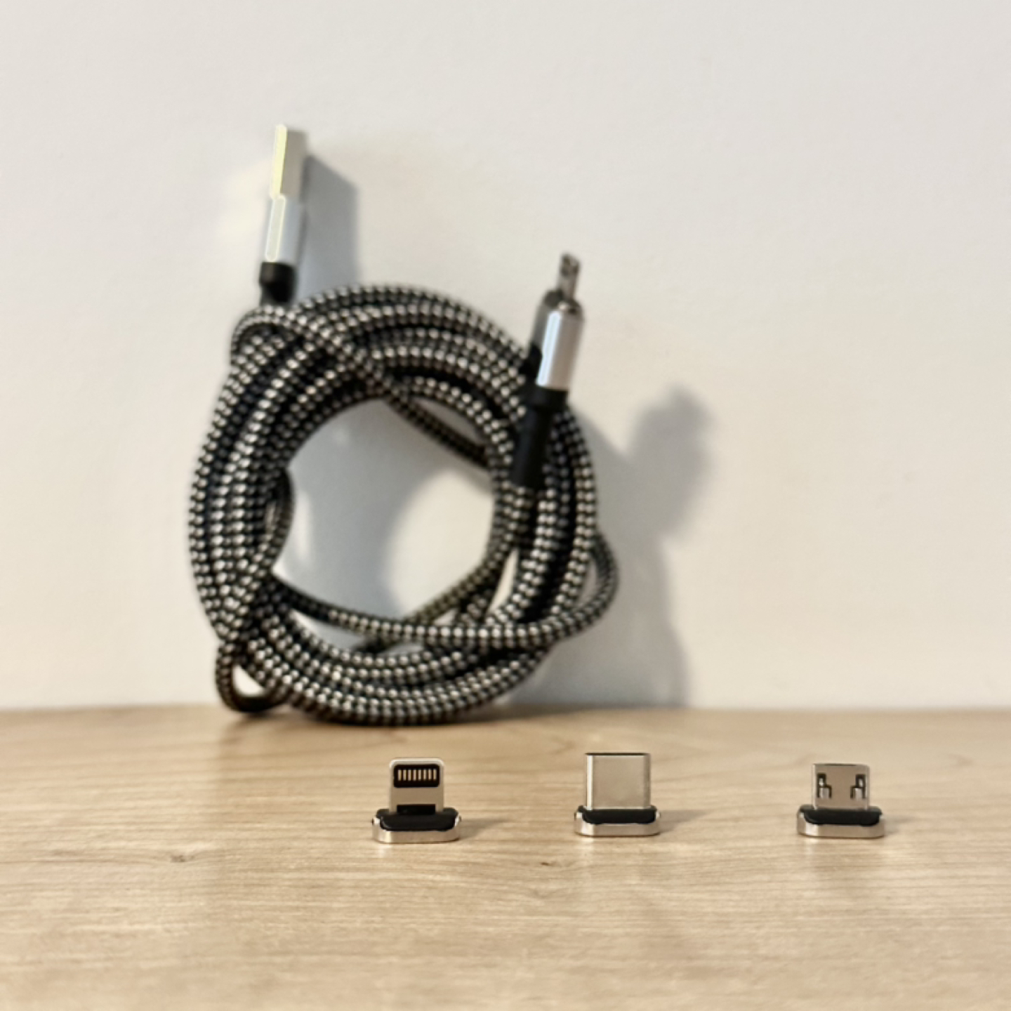Magnetic Braided Cable - USB C, Lightning, Micro USB - 2 meter 🏀 thumbnail