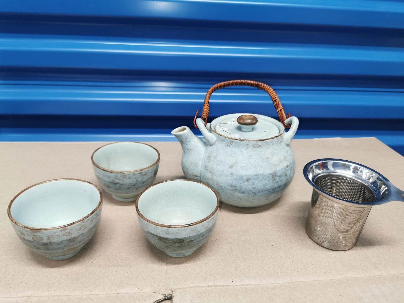Elegant turquoise tea set with three cups thumbnail
