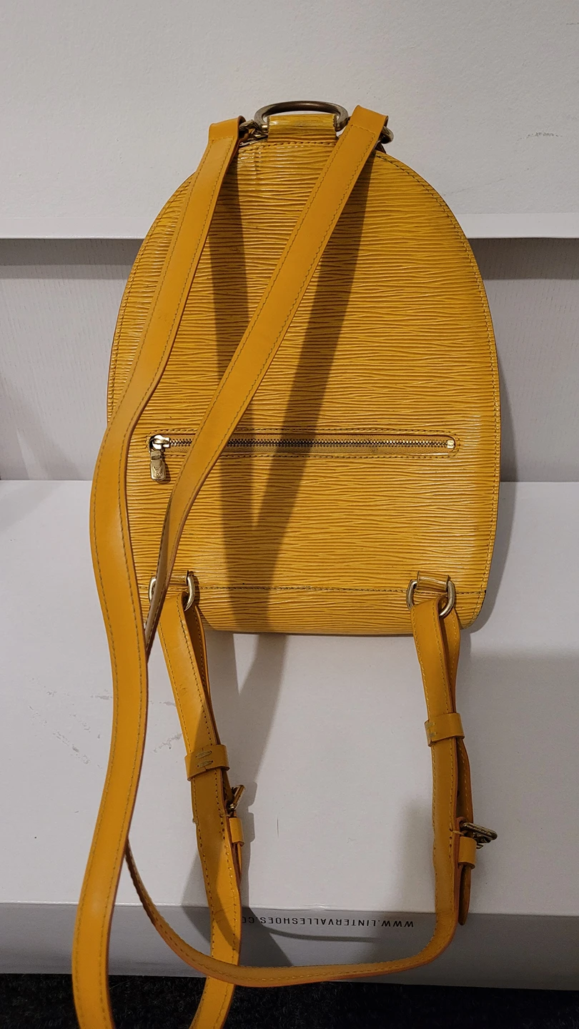 Louis Vuitton AUTHENTIC backpack thumbnail