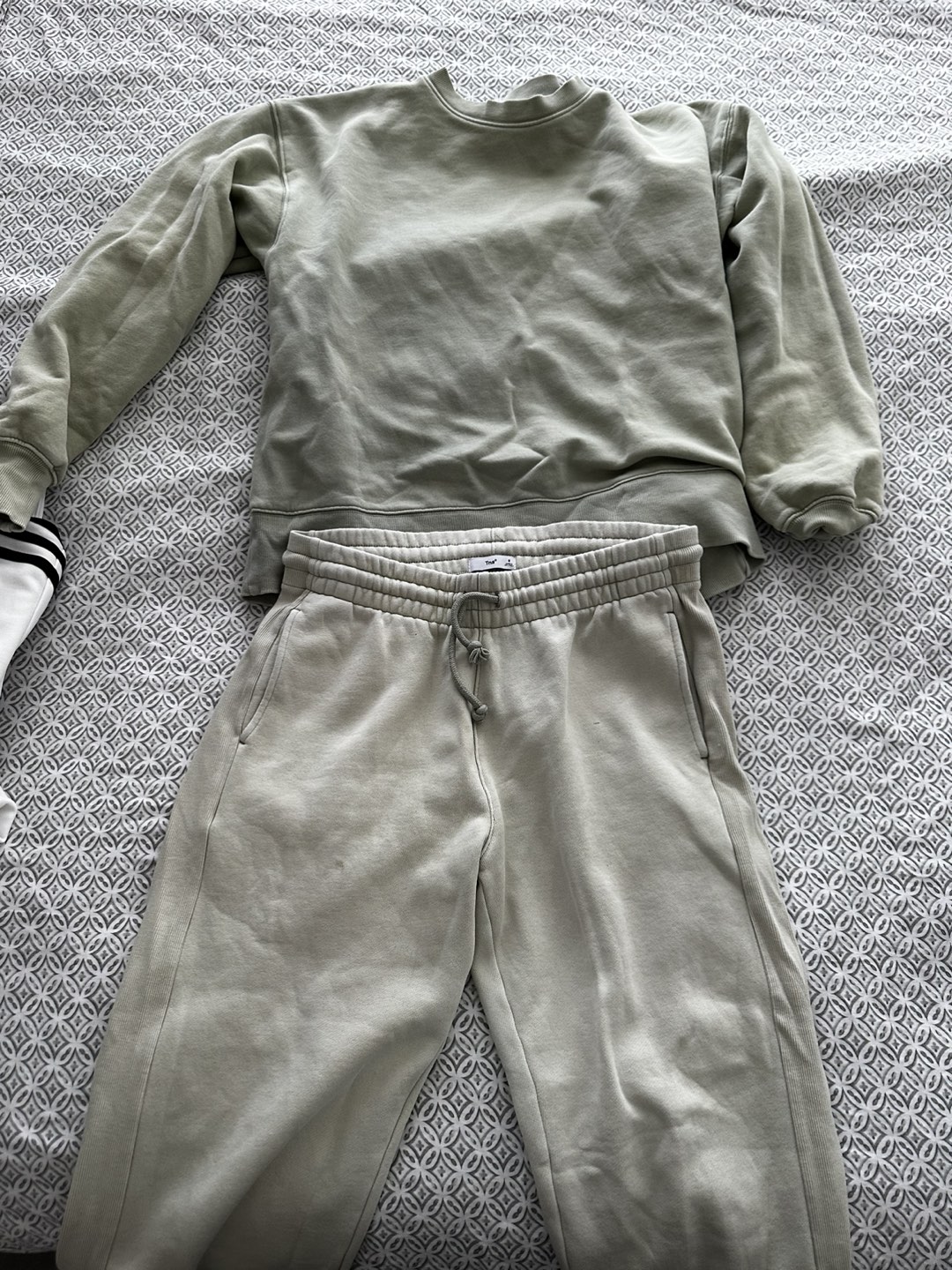 Aritzia set thumbnail