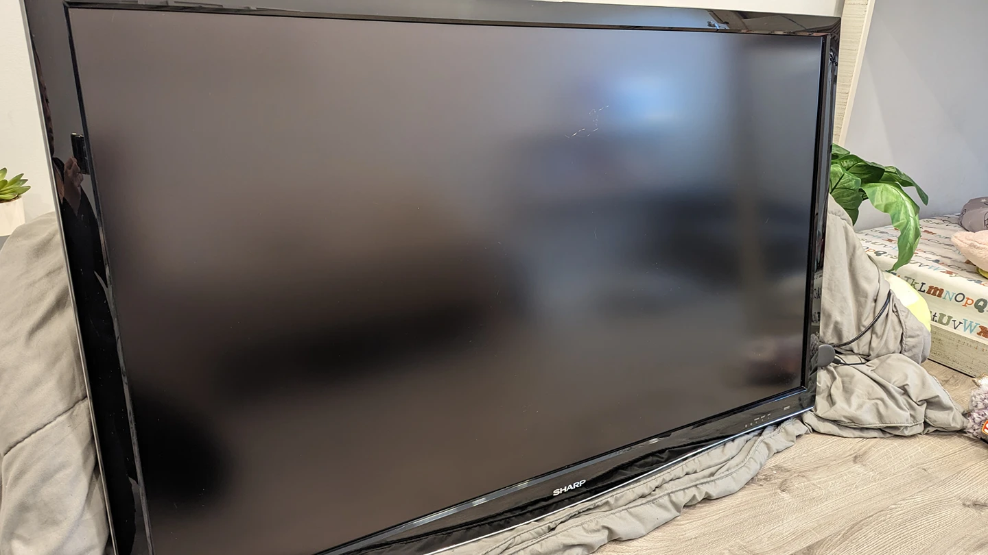 selling Sharp LCD screen 52" inch flat screen TV - photo 4