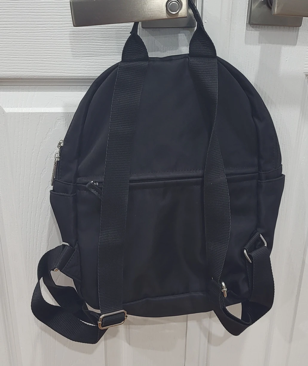 Roots black backpack 🌱🌱🌱 image indicator(2)