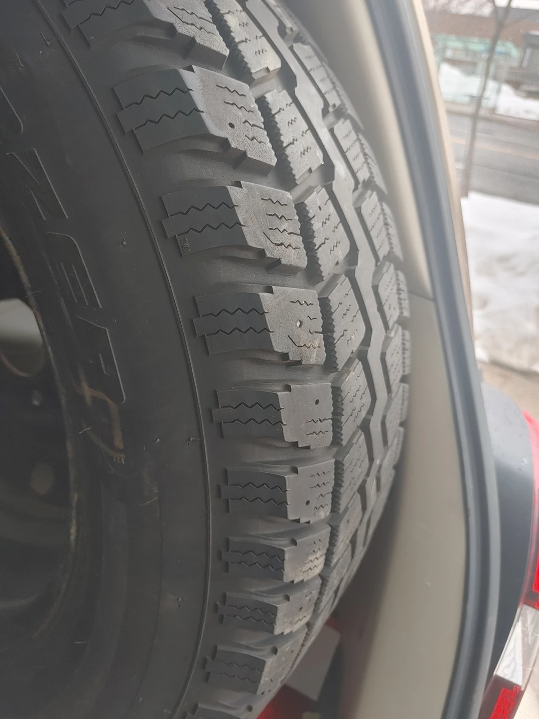 Good winter tires on rim for sale image indicator(5)