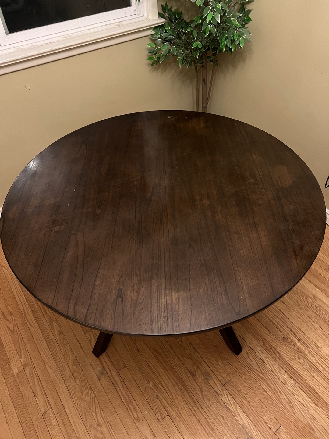 Brown Round Table for 4-6 chairs - photo 2