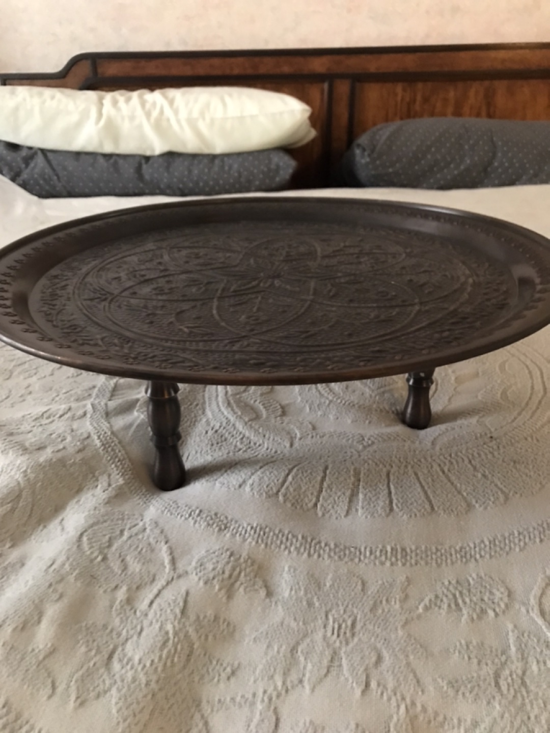 Cute little table thumbnail