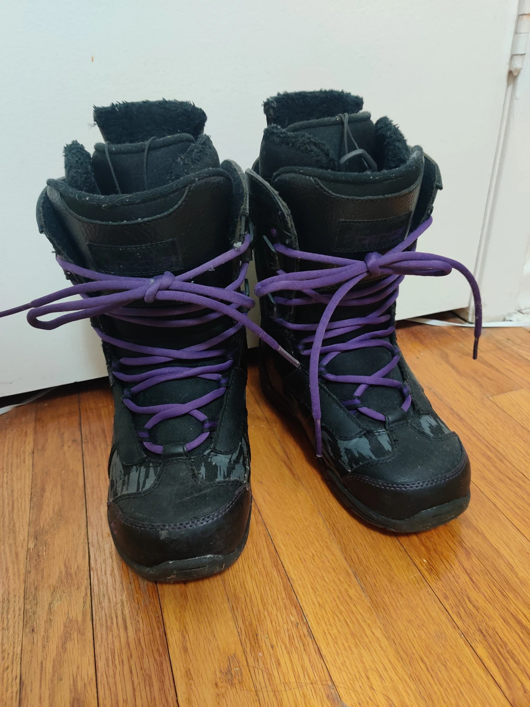 Women's snowboard boots size 7 thumbnail