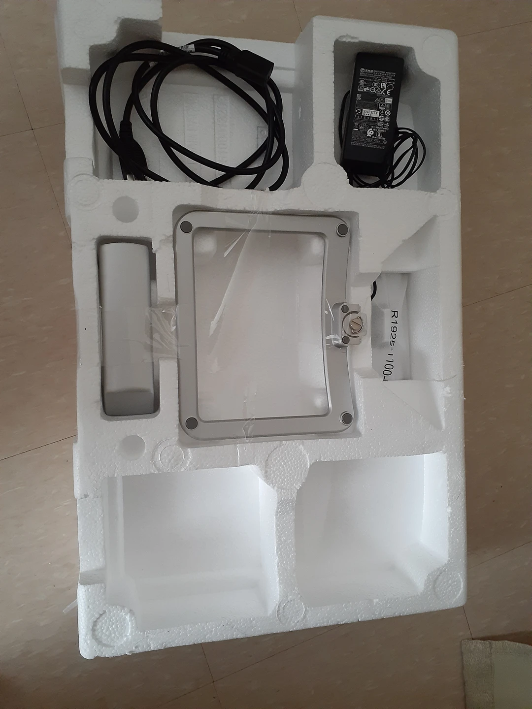 HP 21.5" IPS LED backlit monitor - photo 3