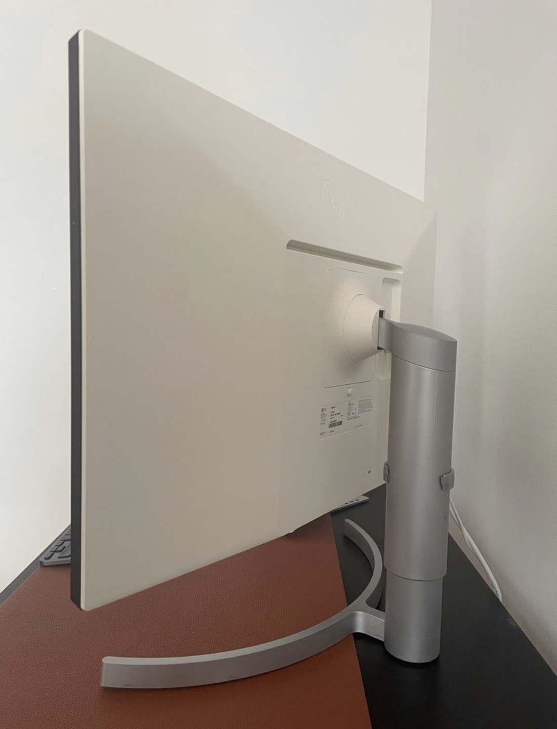 LG 27" 4K Ultra HD 60Hz 5ms GTG IPS LED FreeSync Monitor - photo 2