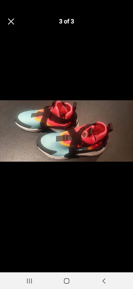 Womens Size 8.5 Air Huarache image indicator(2)