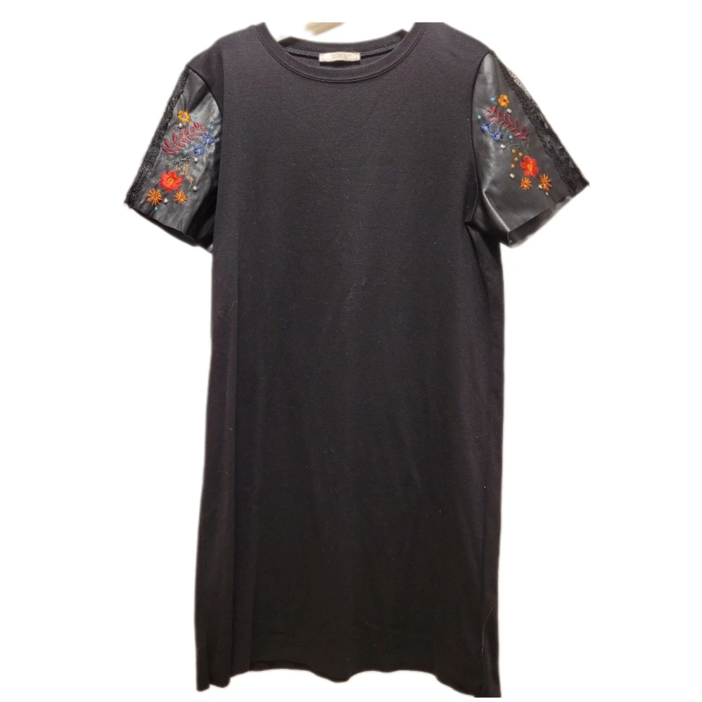 Zara Trafaluc Shift/T-shirt Dress image indicator(2)