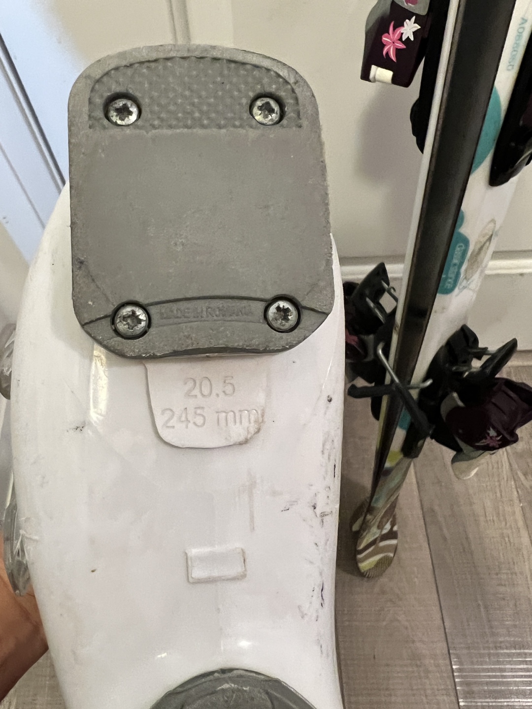 Girls skis and boots image indicator(8)