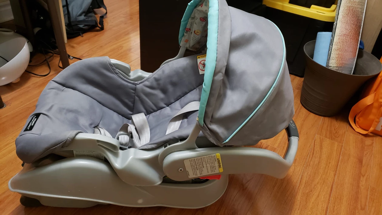 Graco car seat with base #freecycle image indicator(7)