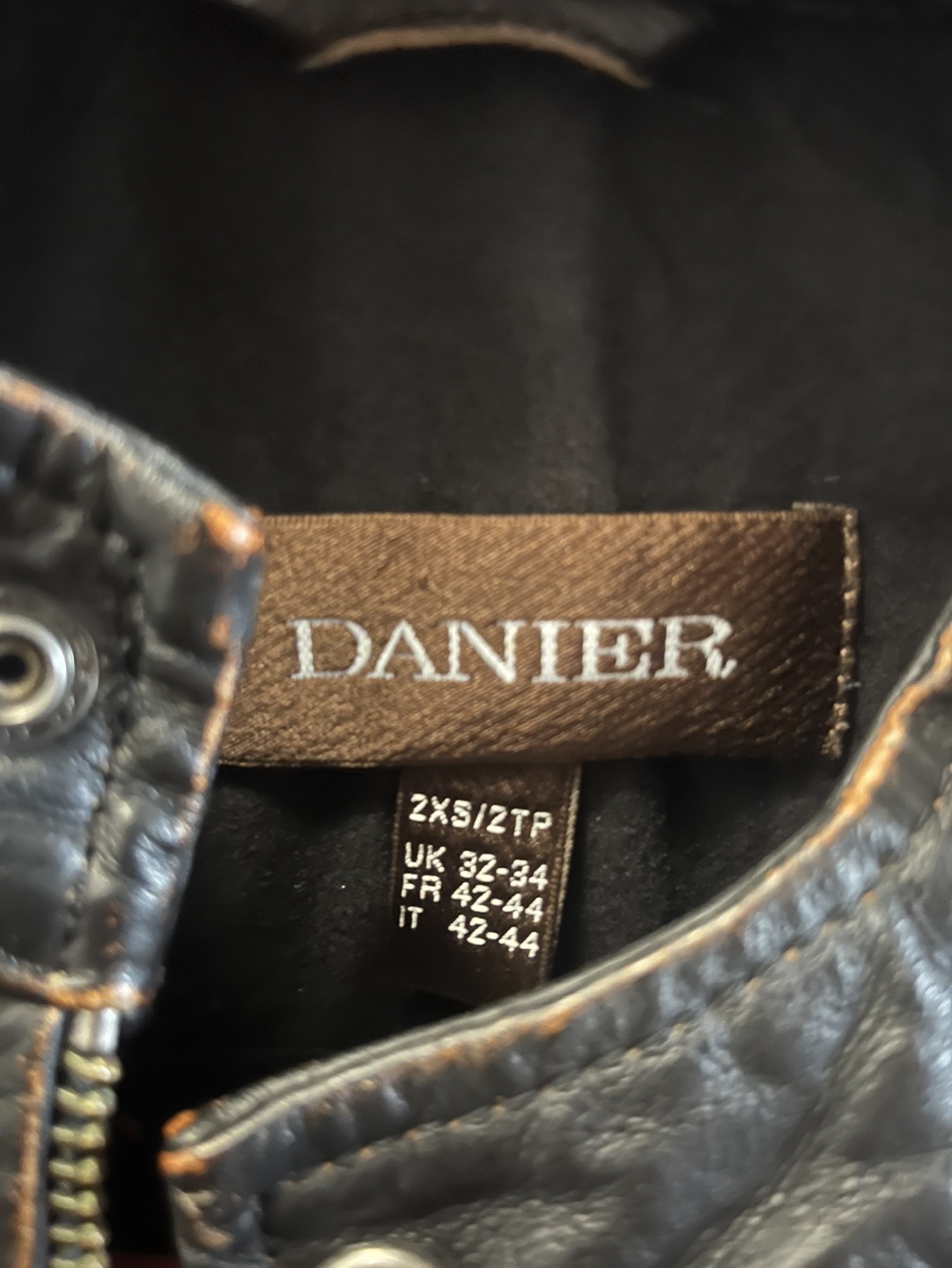 Danier leather jacket 2XS for petite size or teens - photo 3