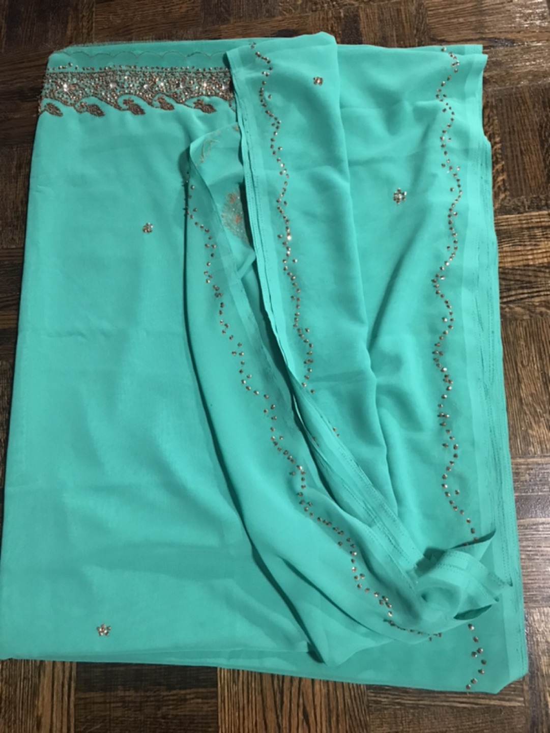 🏀 Beautiful Green Indian Saree image indicator(5)