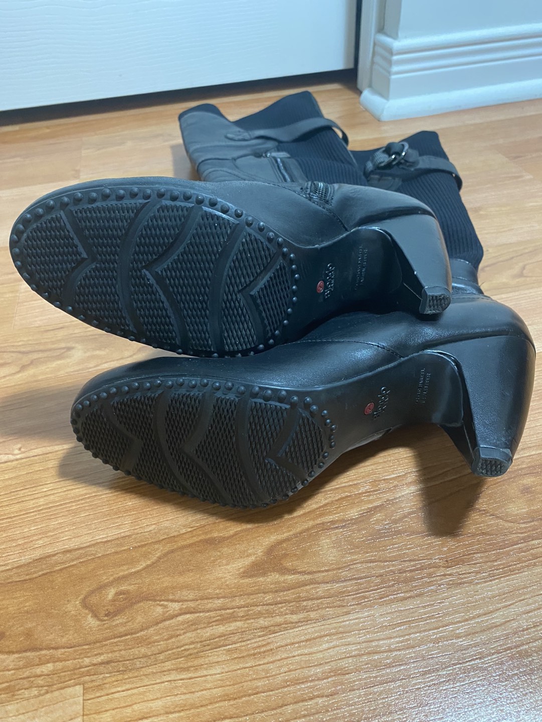 Blondo Canada Tall Leather Black Boots Size 8.5 image indicator(4)