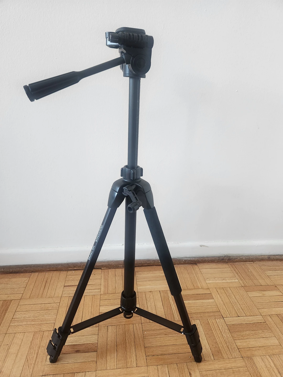 Insignia Tripod with Quick Release, adjustable legs and mount - photo 4