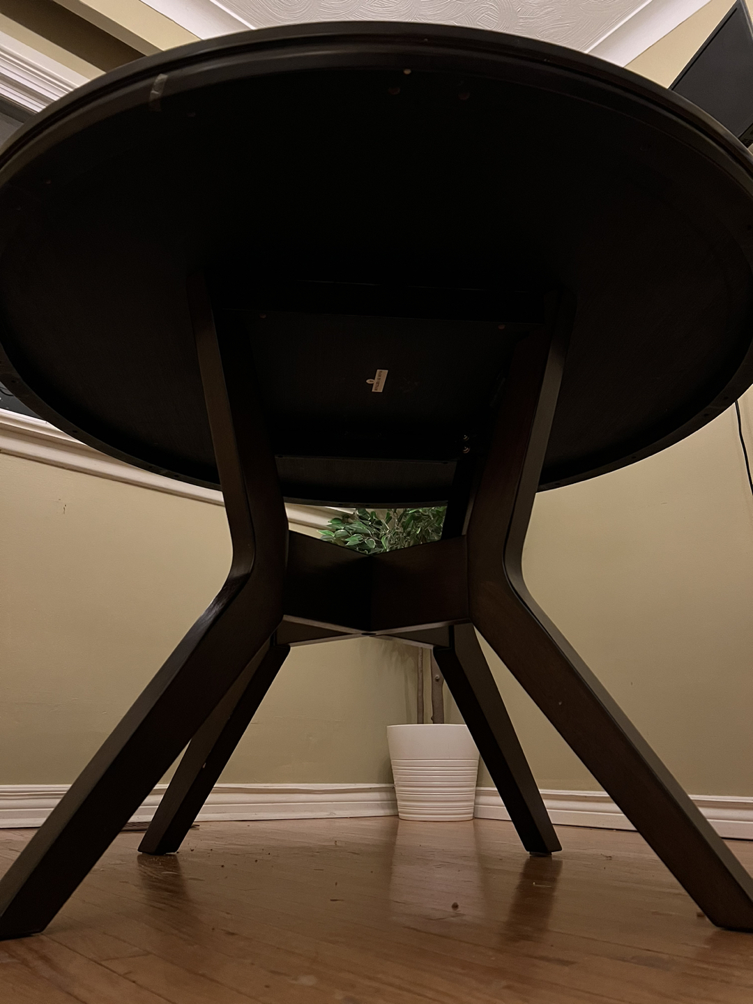 Brown Round Table for 4-6 chairs - photo 3