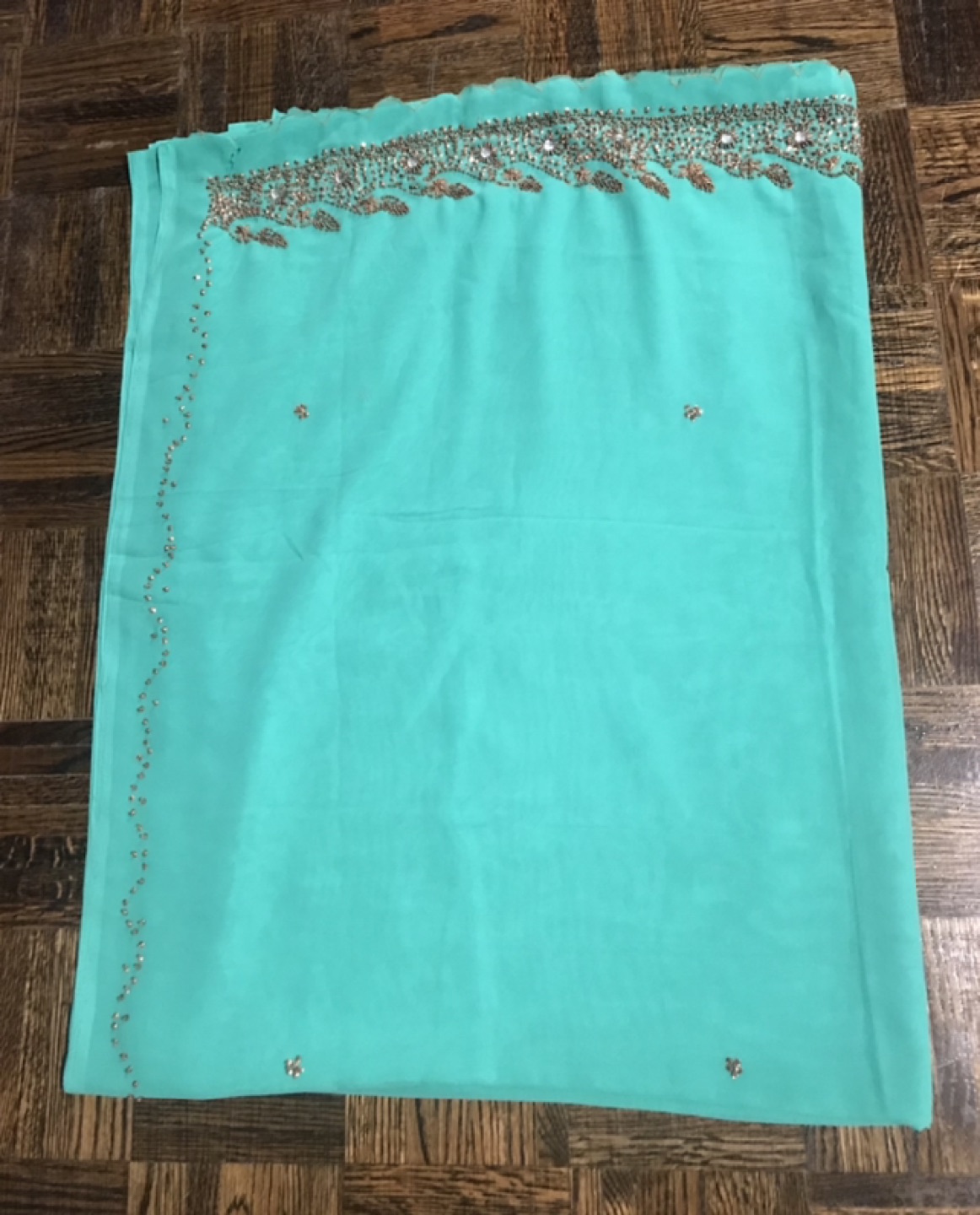 🏀 Beautiful Green Indian Saree image indicator(2)