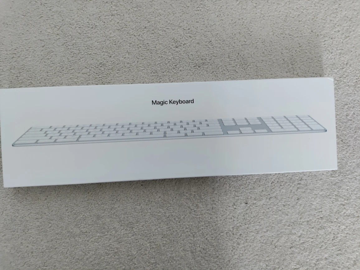 apple magic keyboard (brand new)