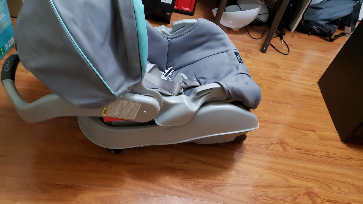 Graco car seat with base #freecycle image indicator(2)
