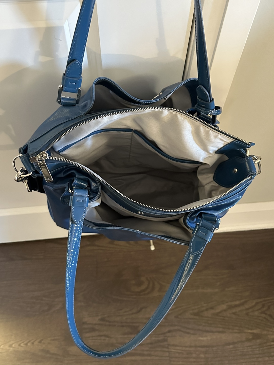 Authentic TODS leather handbag / shoulder tote / crossbody bag image indicator(5)