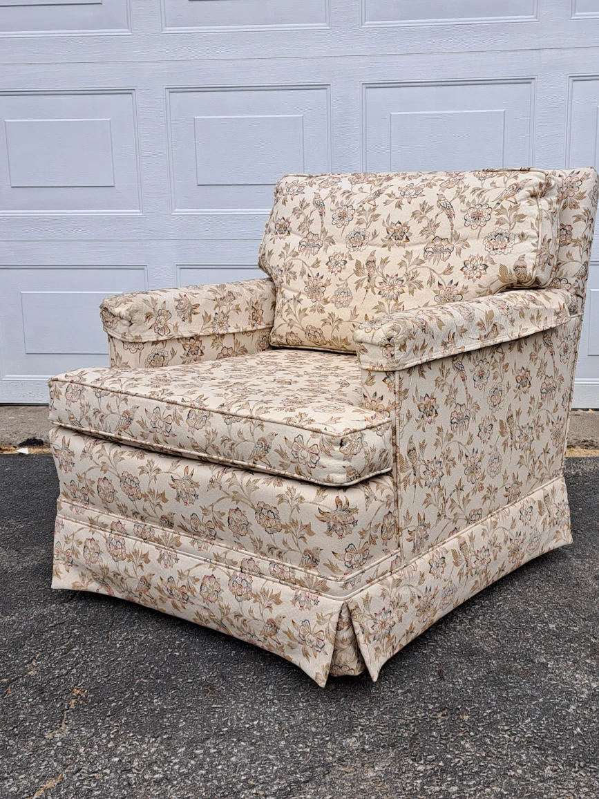 French Provincial Couch - photo 3