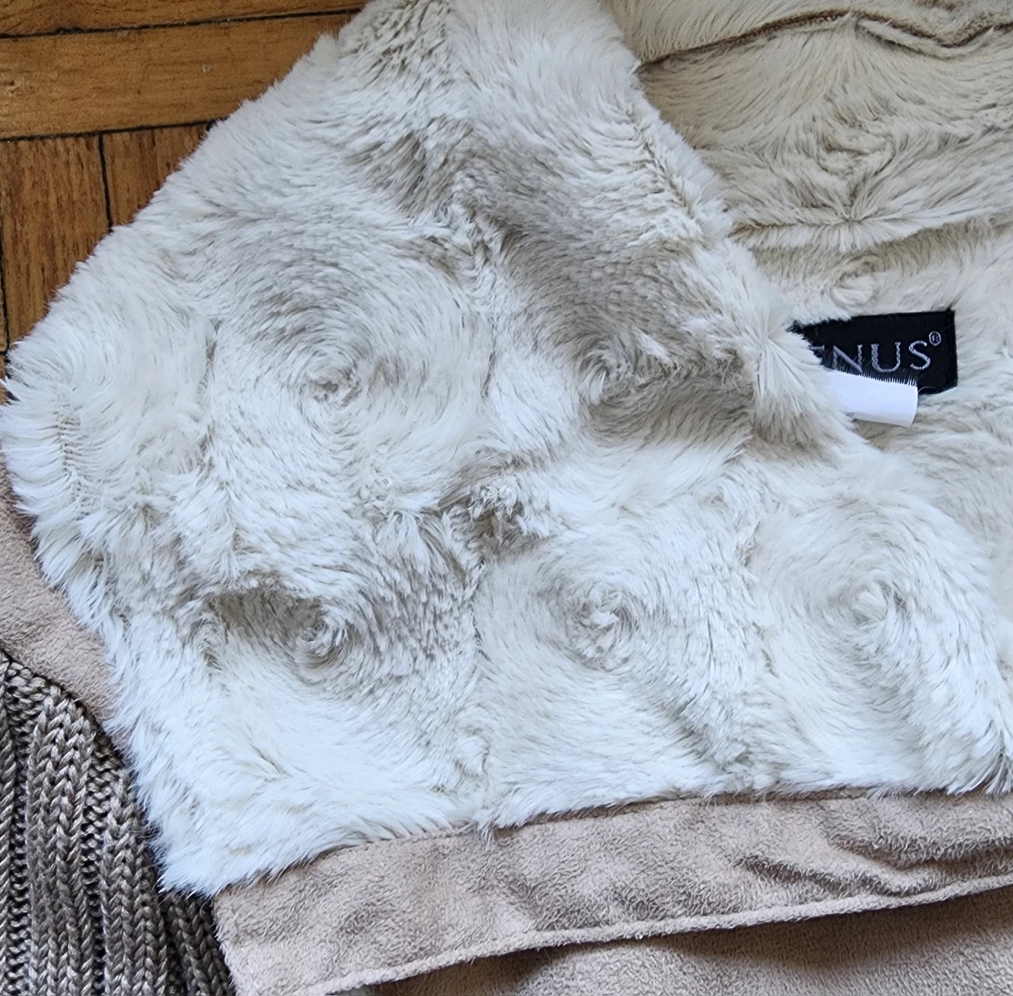 FAUX FUR AND SUEDE KNIT SWEATER JACKET ~ SIZE S image indicator(2)