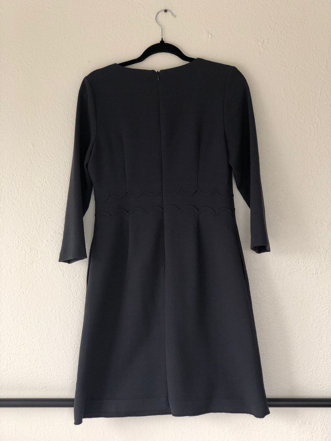 Banana Republic Dress, Size 6, Grey Long Sleeve,  side Pockets. thumbnail