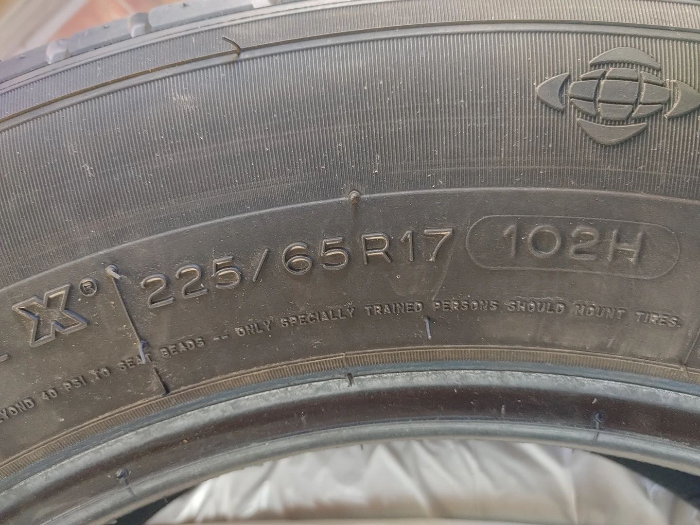 Michelin 225/65R17 All seasons tire - photo 2