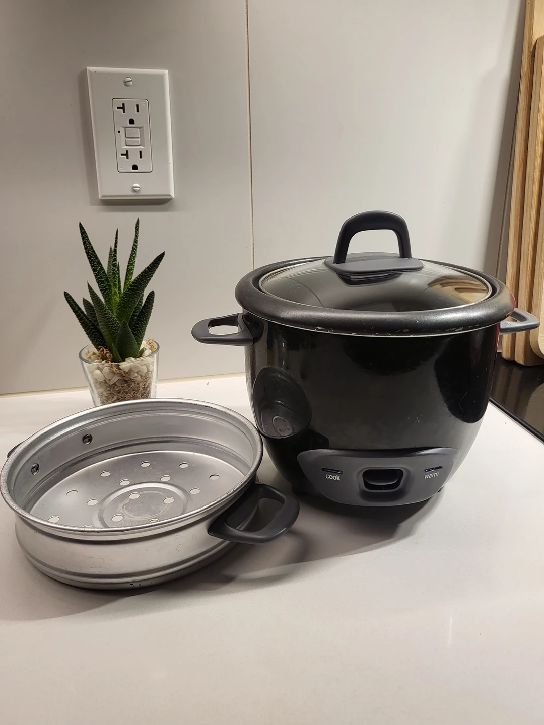 Used rice cooker that still works fairly well! thumbnail