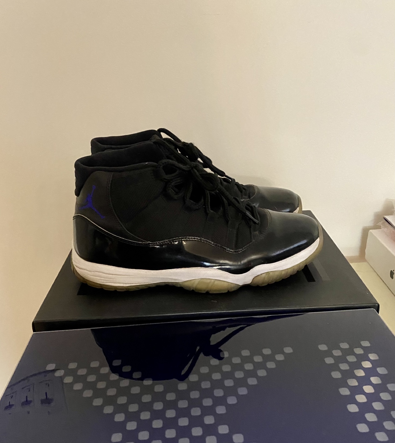 Authentic 2016 Jordan Retro Space Jam 11 - Size 10.5 Men’s image indicator(3)