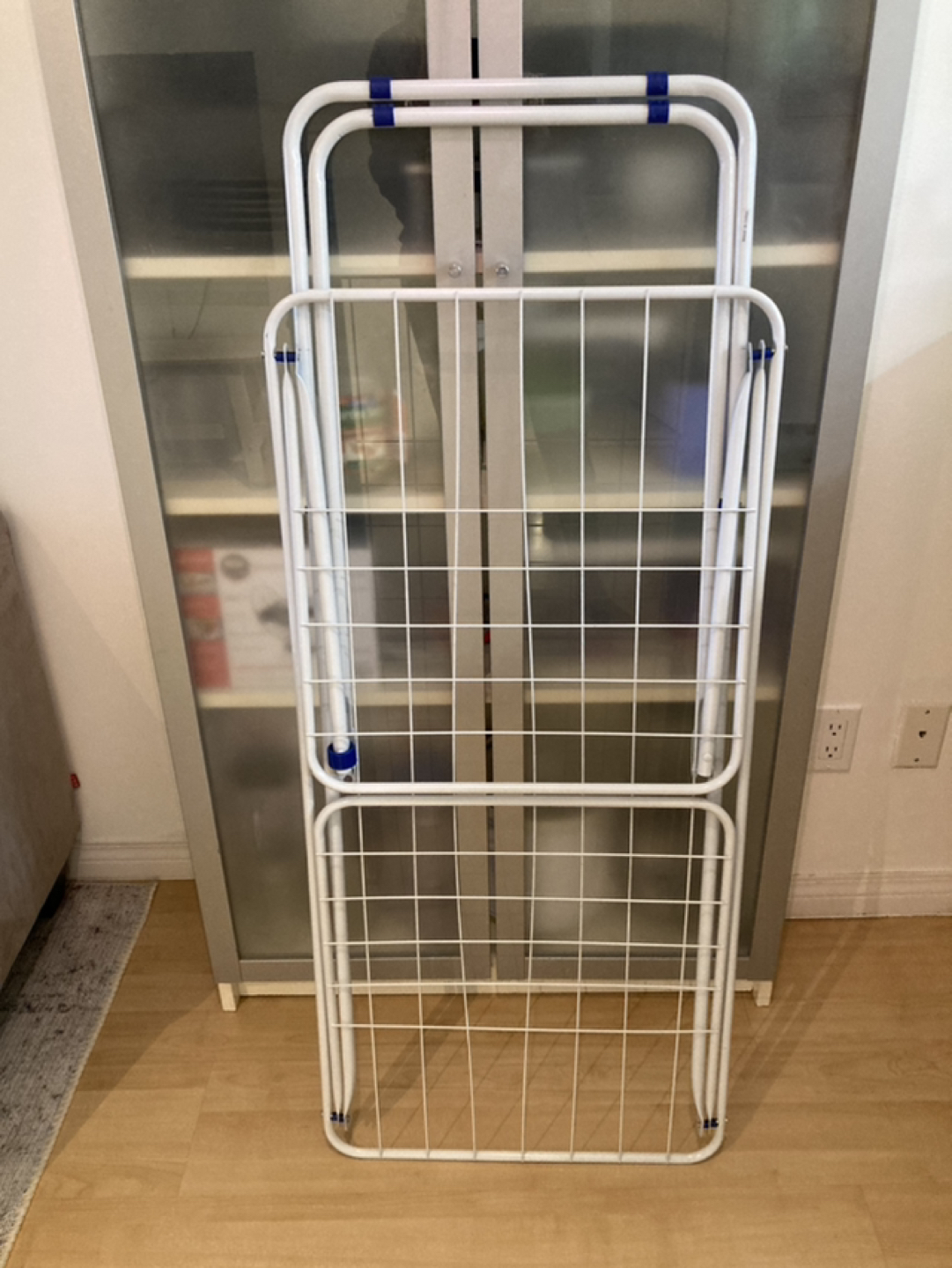 Available drying rack . Free and good condition :) thumbnail
