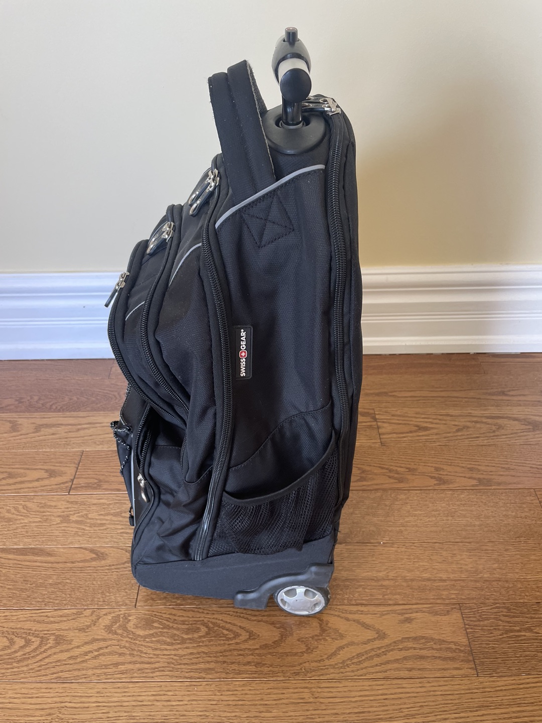 Swiss gear rolling backpack image indicator(4)