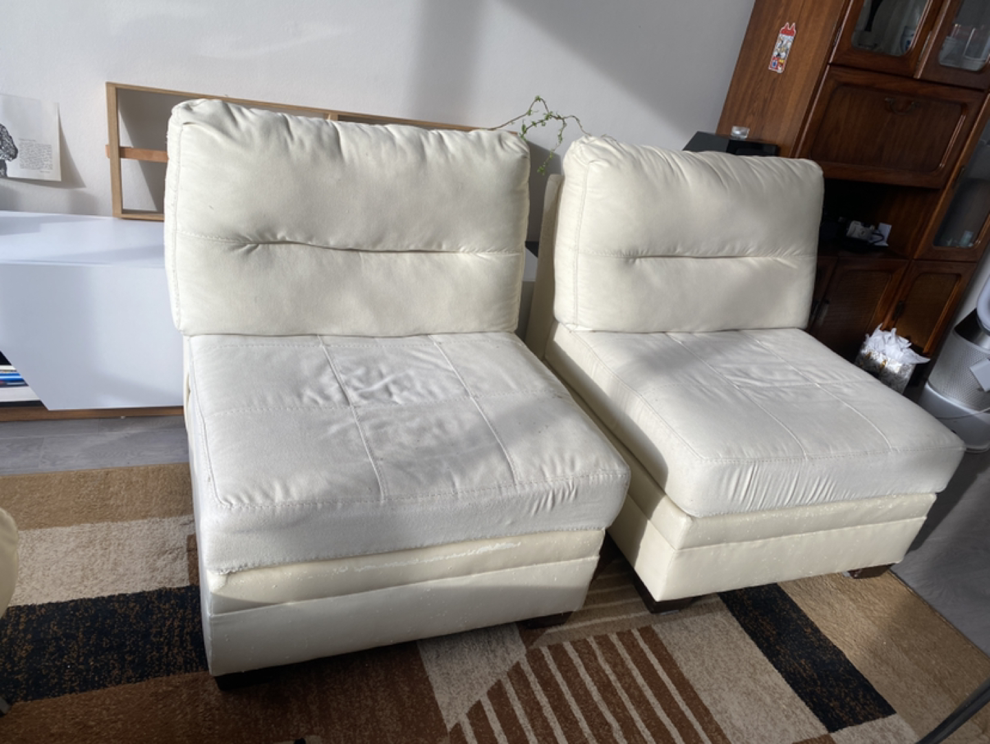 Comfy lounge chairs thumbnail