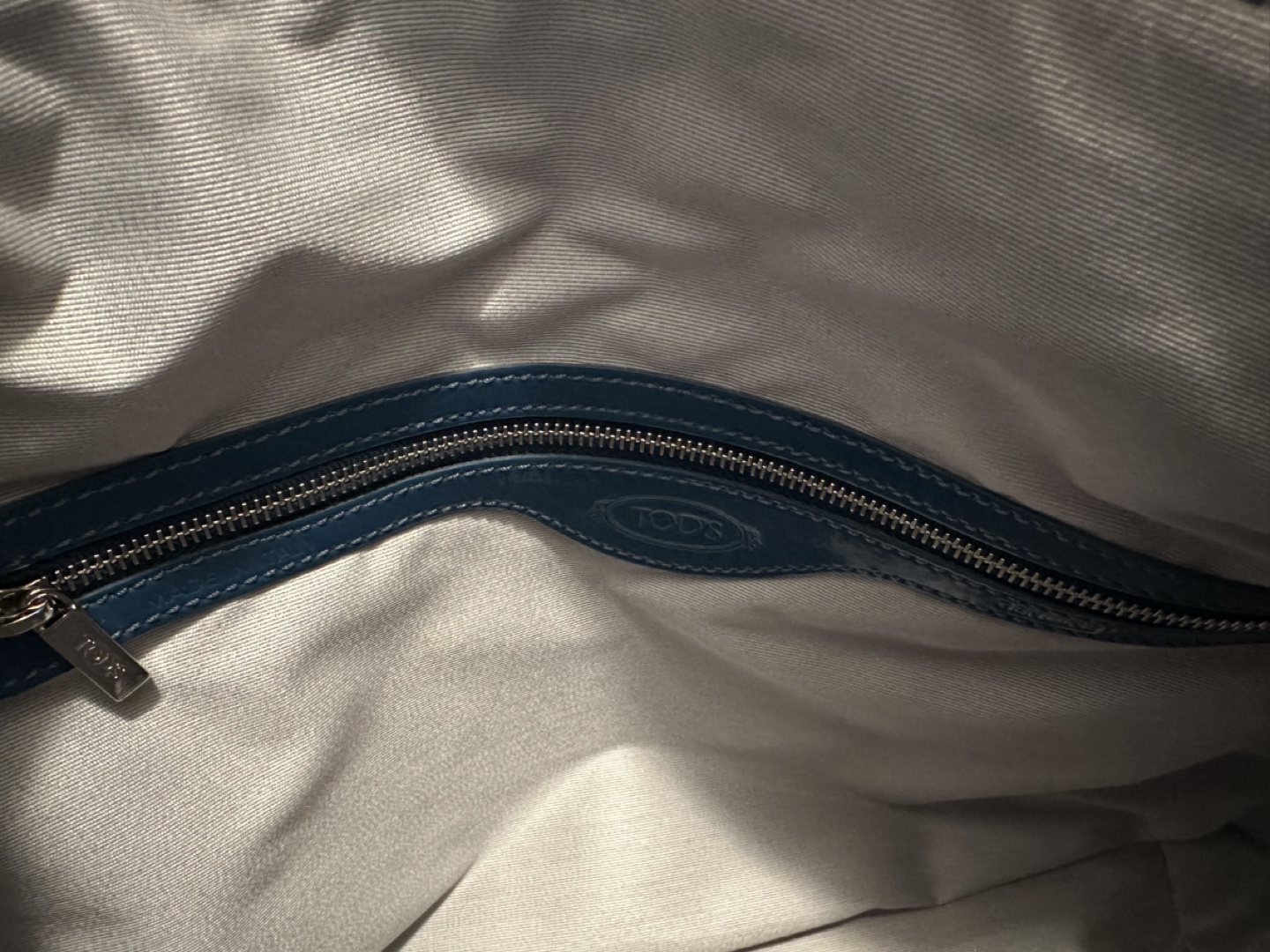 Authentic TODS leather handbag / shoulder tote / crossbody bag image indicator(10)