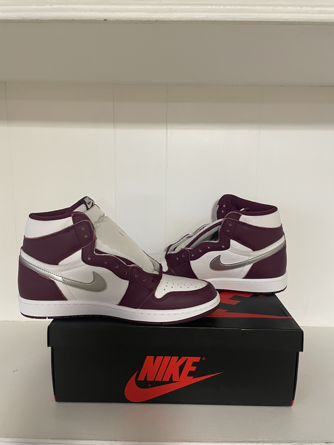 Jordan 1 High OG Bordeaux Size 10.5 New - photo 2