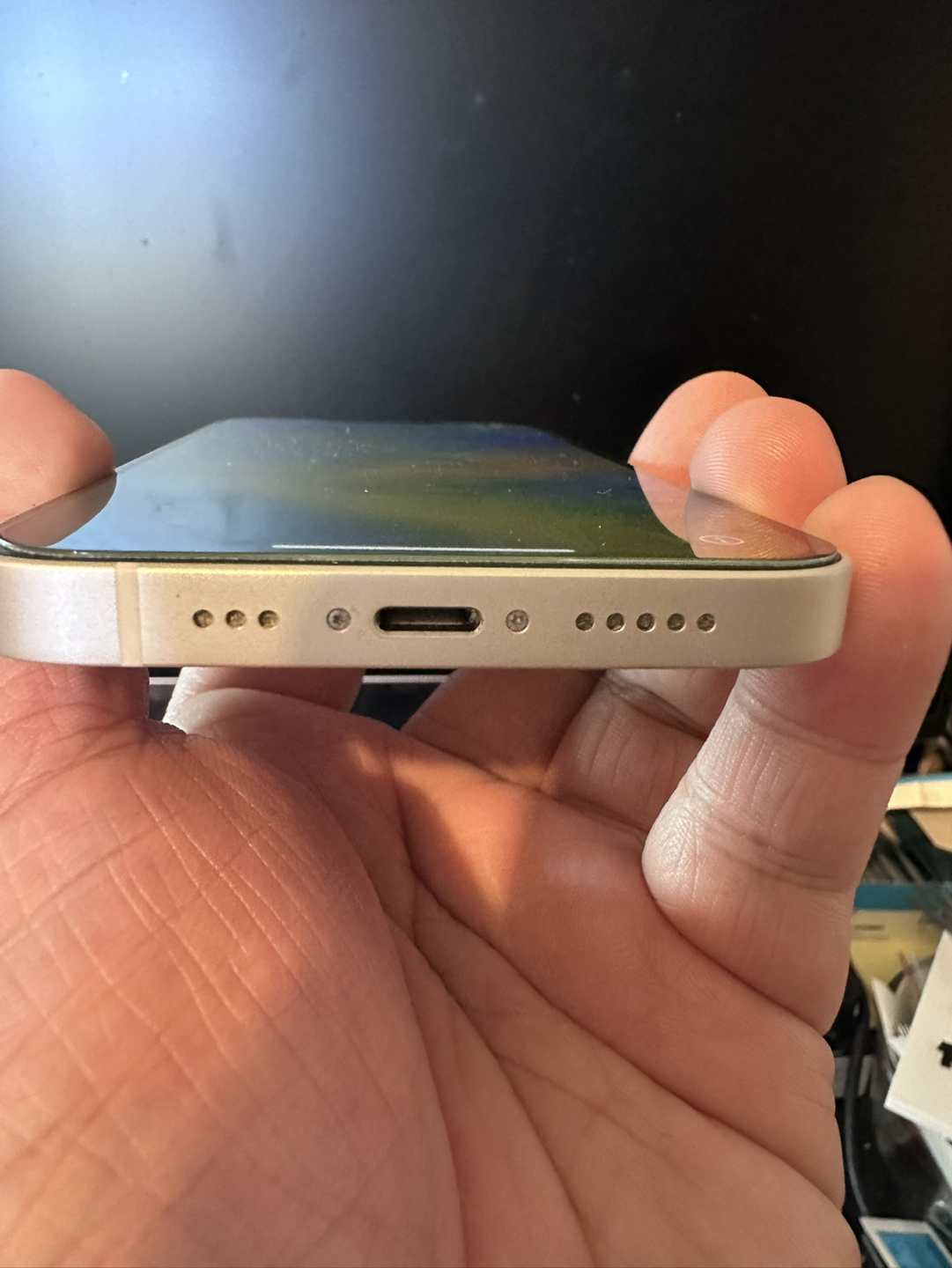 Used iPhone 13 Starlight 128GB in great condition thumbnail