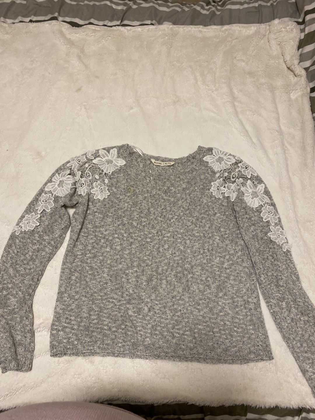 Sweater thumbnail